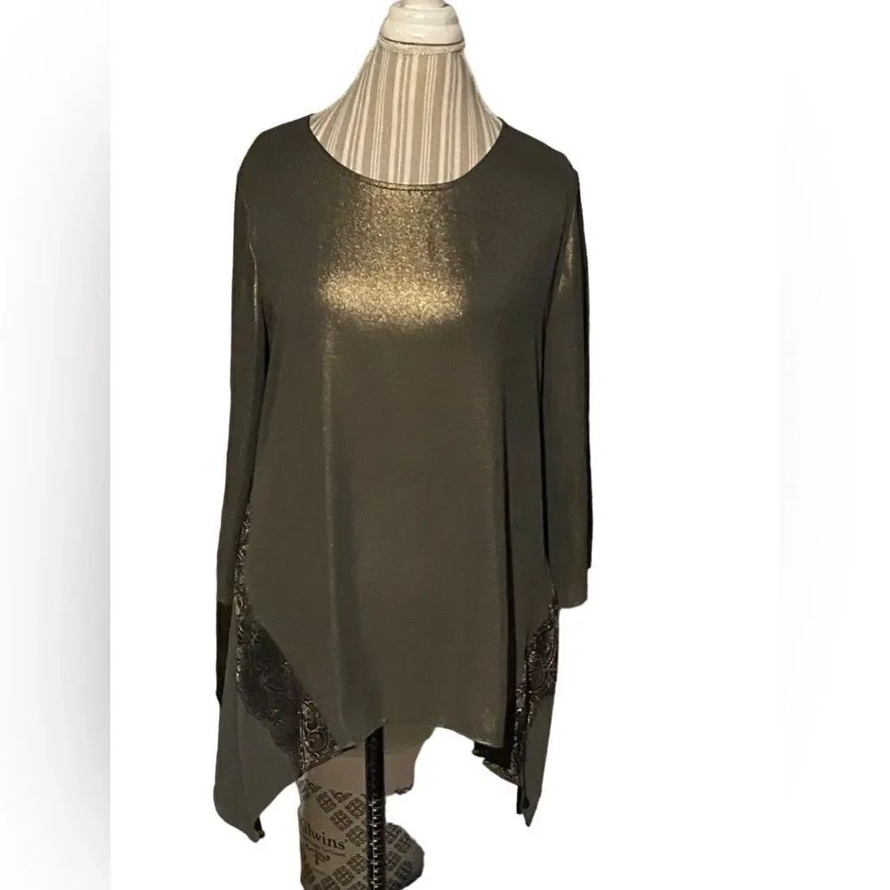 Chicos size 1 top ex element condition see pics